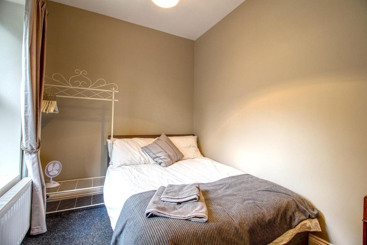 6 Dbl Bed, Central Huddersfield House Inc Parking Екстер'єр фото