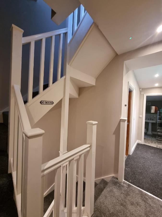 6 Dbl Bed, Central Huddersfield House Inc Parking Екстер'єр фото