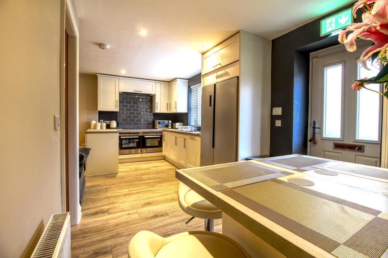6 Dbl Bed, Central Huddersfield House Inc Parking Екстер'єр фото
